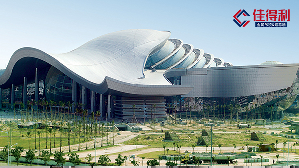 鋁單板幕墻和玻璃幕墻有什么本質上的區別