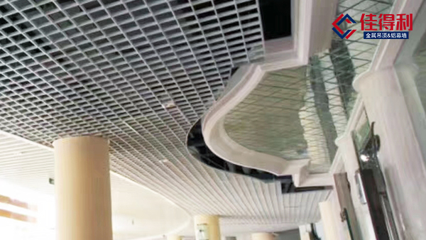 你知道鋁格柵天花和鋁方通有什么不同嗎 ？