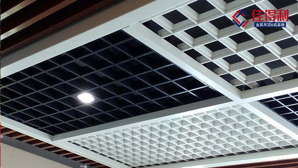 到底鋁格柵和鋁方通有什么區(qū)別？