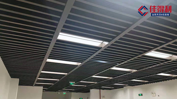 車站鋁方通吊頂天花間距節(jié)點(diǎn)效果圖